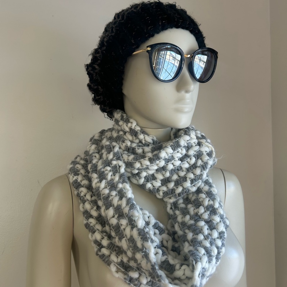 Stylish white and Gray Knit Scarf